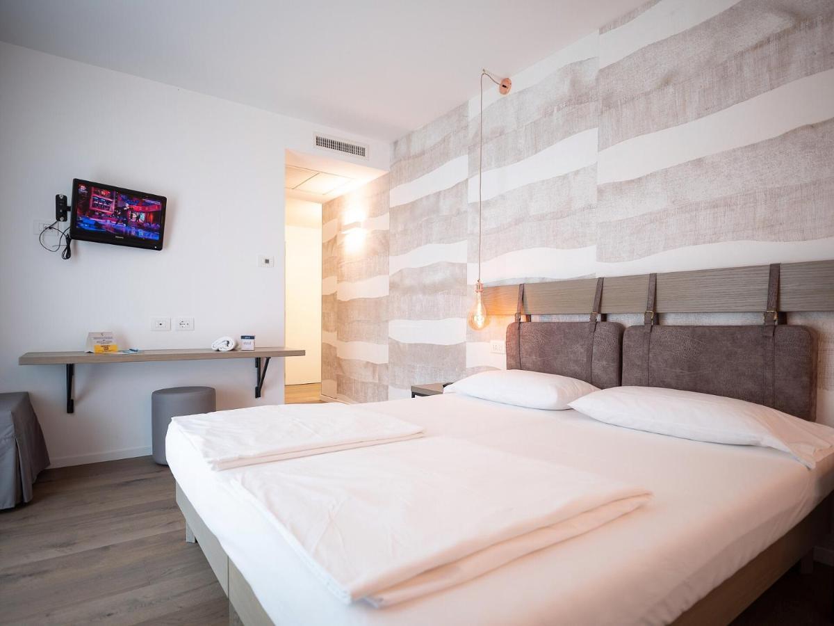 Glocal Torbole Hotell Torbole Sul Garda Exteriör bild