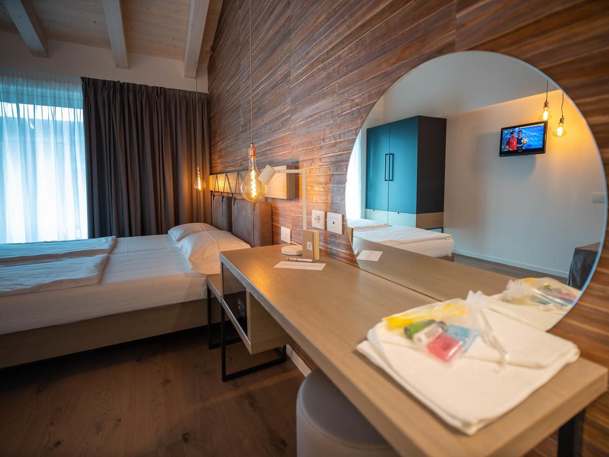 Glocal Torbole Hotell Torbole Sul Garda Exteriör bild
